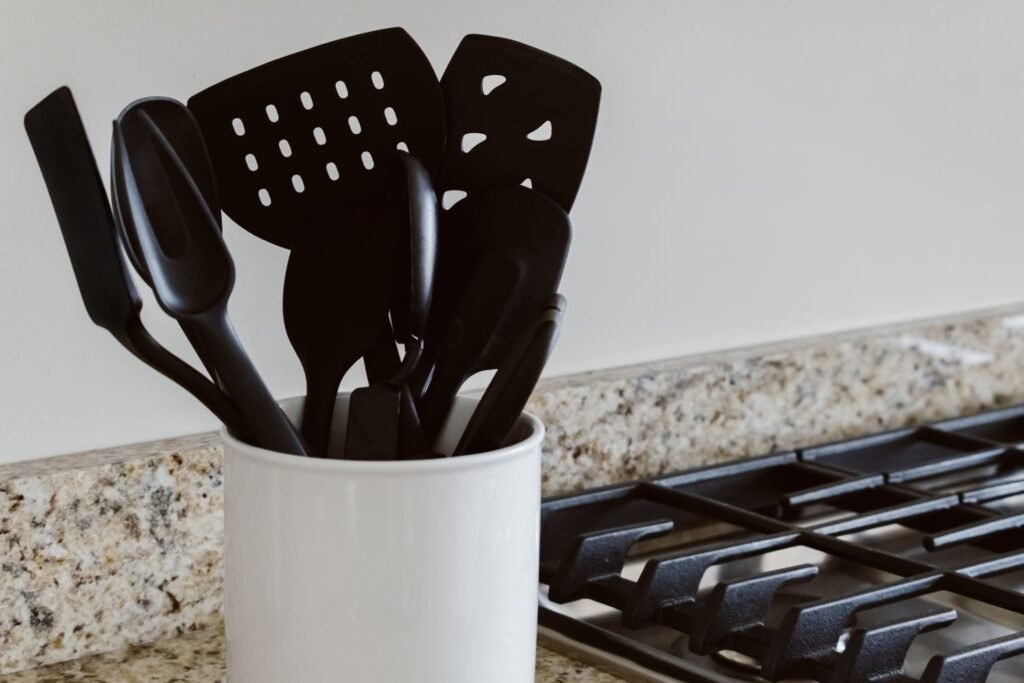 I Swapped My Black Plastic Spatula for Misen’s Silicone Spatula