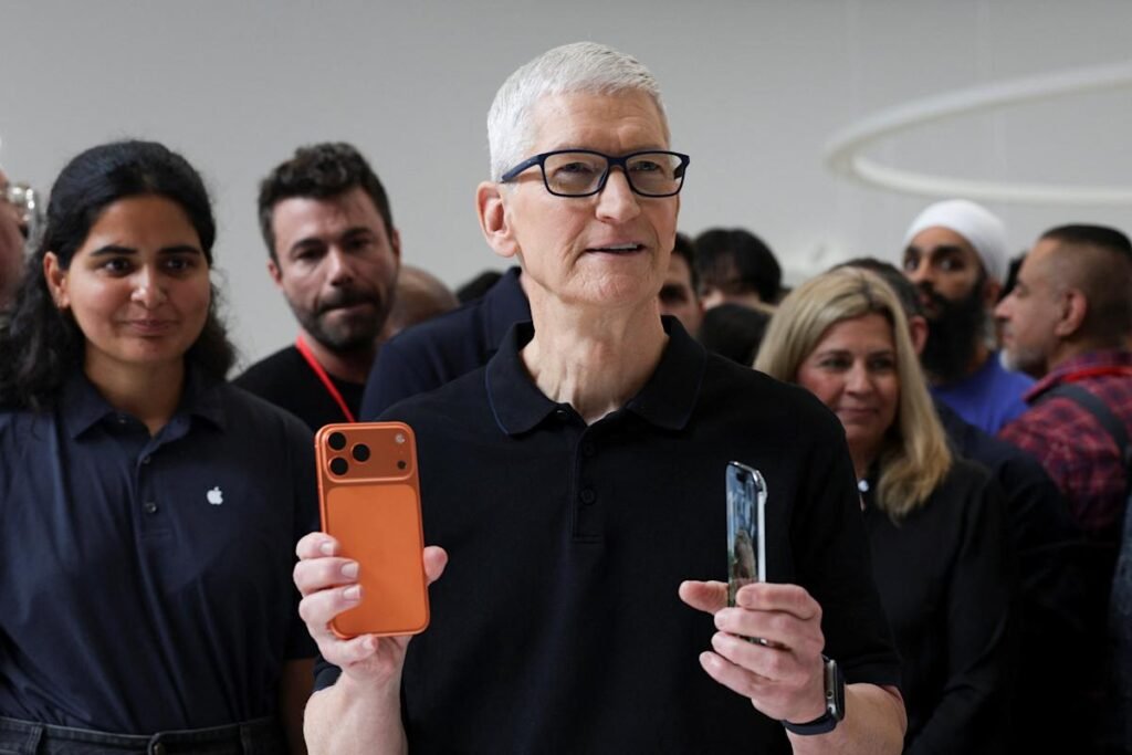 US labor board drops allegation that Apple's CEO violated employees' rights