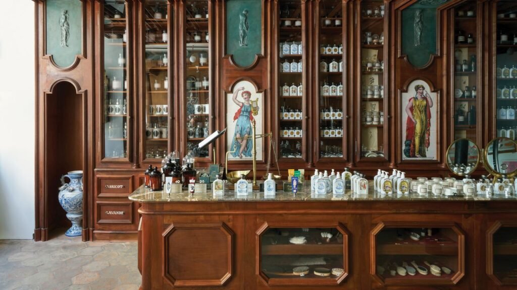 28 Best Places for Shopping in Paris