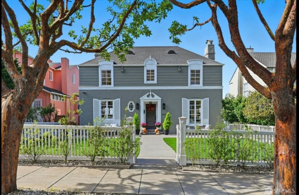 The Rarest Homes Have Enclosed Front And Back Yards The Rarest Property Has An Enclosed Front and Back Yard