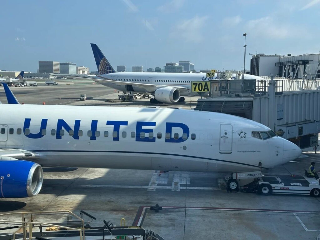 United Airlines Updates Its Contract of Carriage to Remove Passengers Who Don’t Use Headphones – United Airlines Updates Its Contract of Carriage to Remove Passengers Who Don’t Use Headphones -