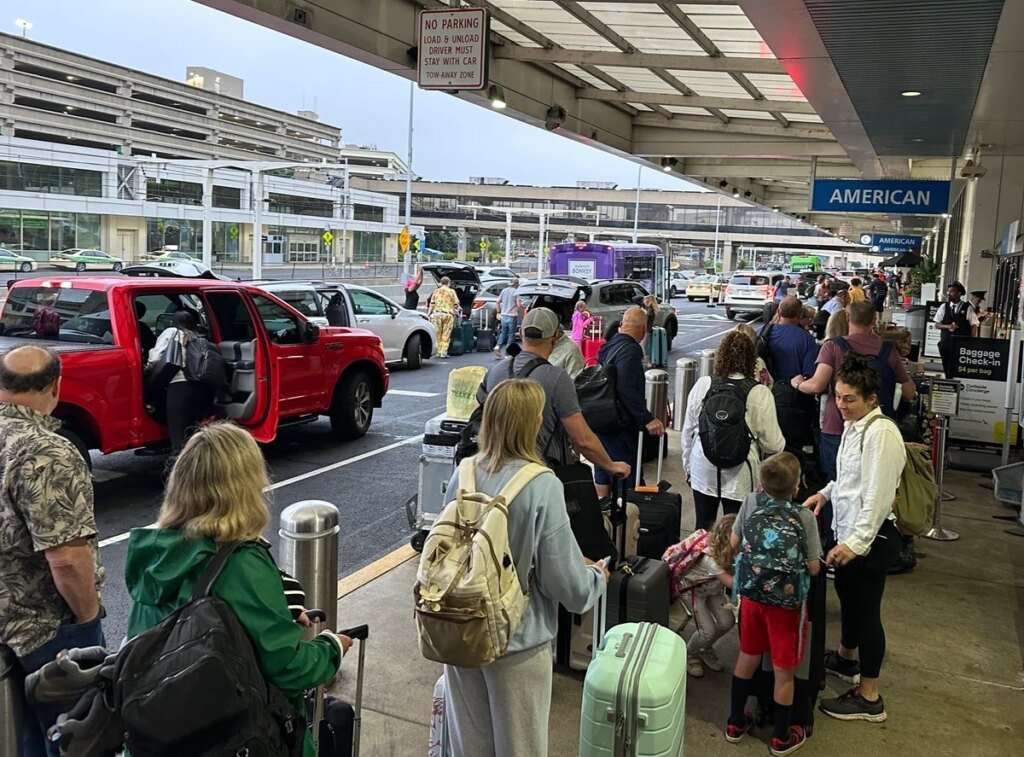 Video Shows Long TSA Security Lines Across U.S. Airports on March 22, 2026 -