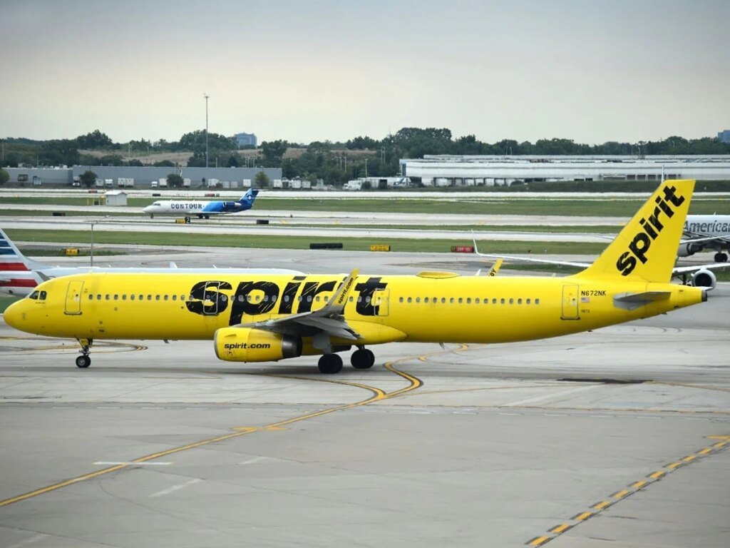 Spirit Airlines taxing at ORD
