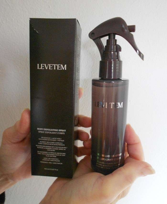 An Honest Levetem Body Exfoliating Spray Review and Why It Works Holding a bottle of Levetem Body Exfoliating Spray.